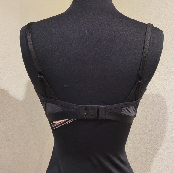 🍒NWT🍒 VS VERY SEXY UNLINED PLUNGE STRAPPY BRA - Picture 4 of 8